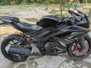 ইয়ামাহা আর১ ২০২০ কালো