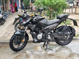 হিরো এক্সট্রিম ১২৫আর ২০২৫ ব্ল্যাক