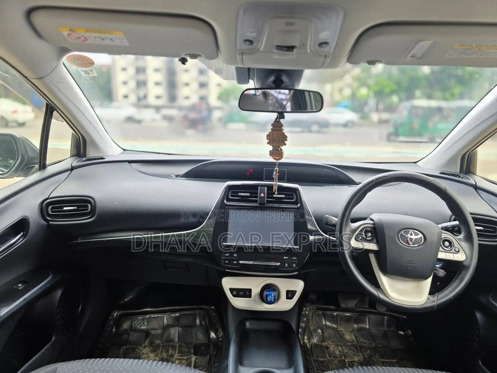 Toyota Prius 4dr Hatchback (1.8L 4cyl Gas/Electric Hybrid CVT) 2016