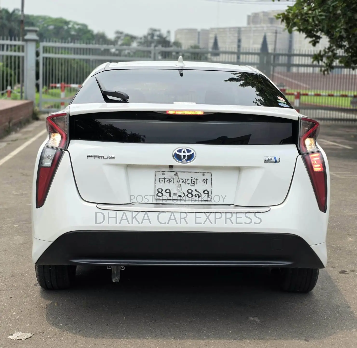 Toyota Prius 4dr Hatchback (1.8L 4cyl Gas/Electric Hybrid CVT) 2016