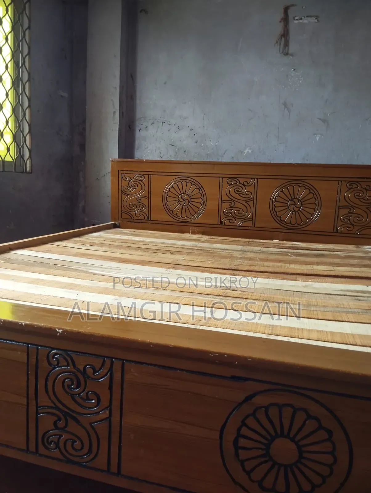 একটি খাট বিক্রি করা হবে।