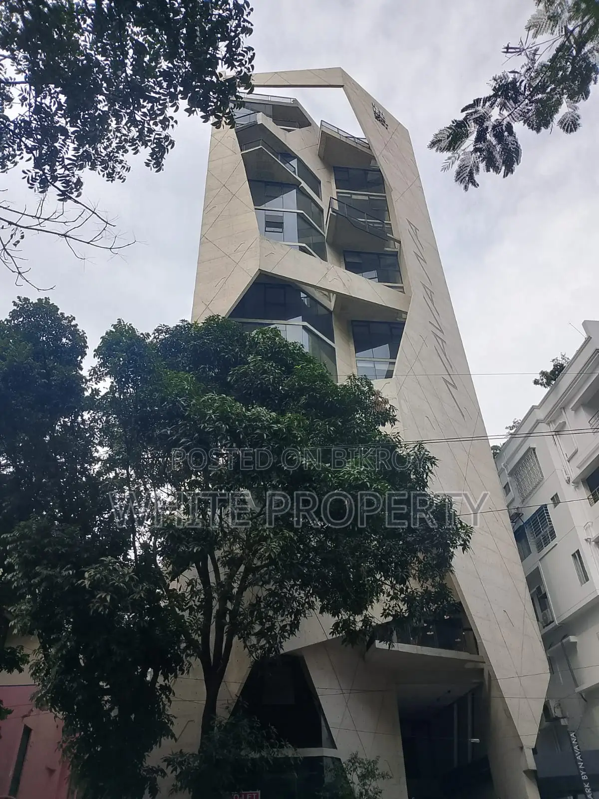 Commercial Space for Sale at Dhanmondi Satmosjid Road