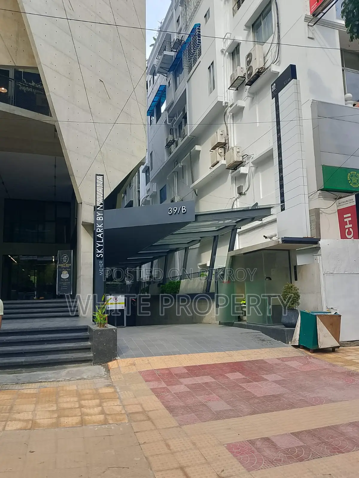 Commercial Space for Sale at Dhanmondi Satmosjid Road