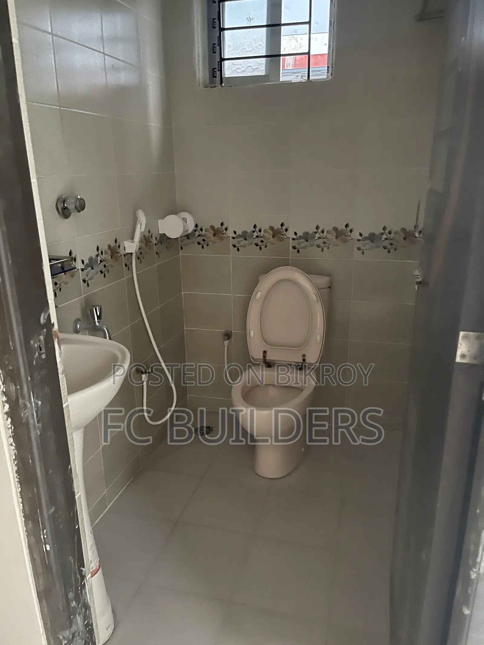 Furnished 3-bedroom Apartment in Ake Fayeznur Tower, ECB Chattar for Sale