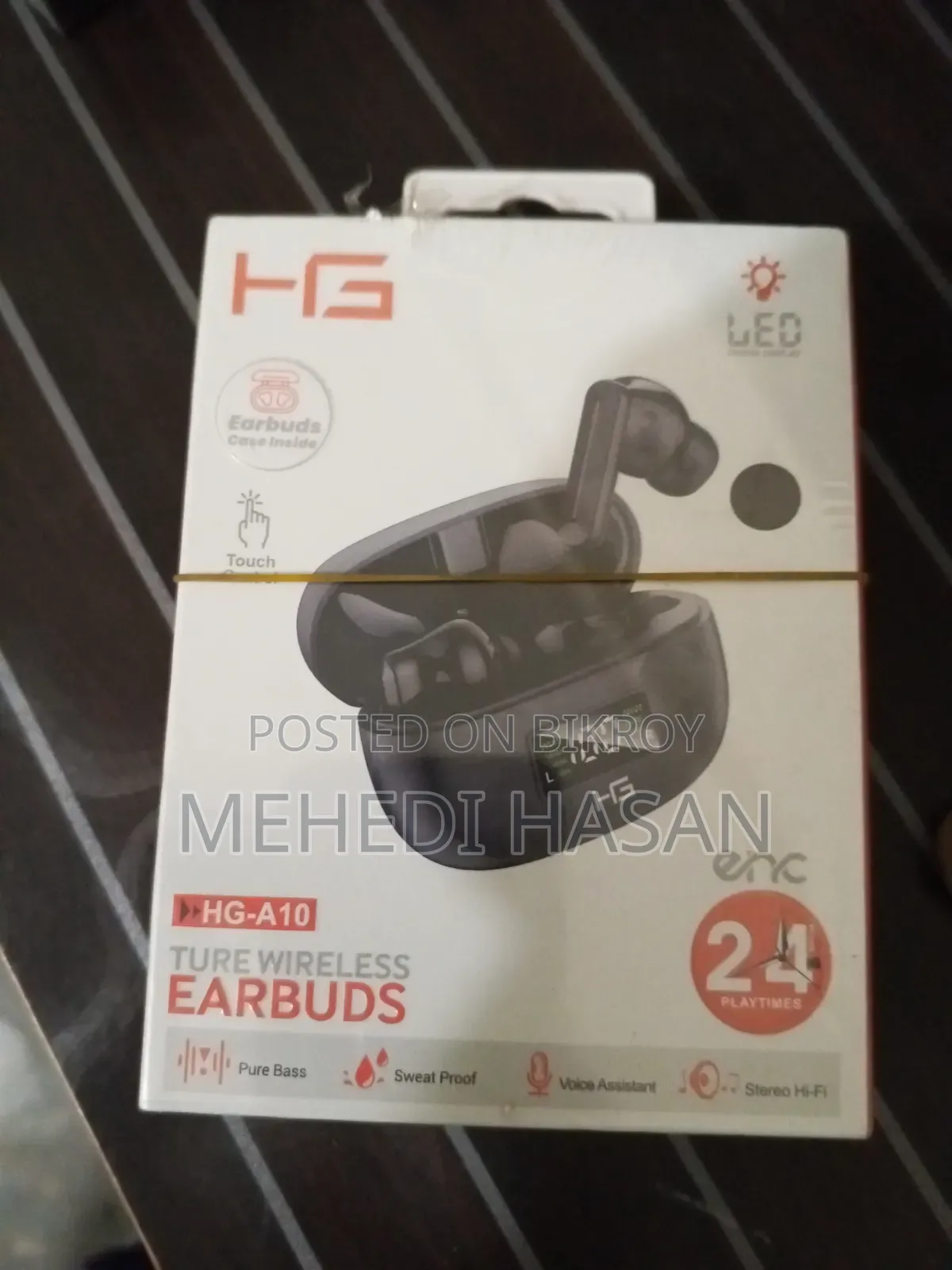 Several brand new, unused earbuds