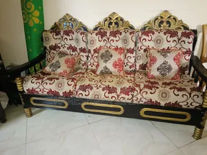 Sofa set for sale.