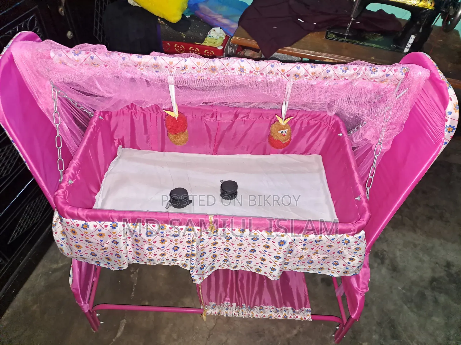 বেবী দোলনা ব্যবহার করা হয় না তাই বিক্রি করে দিবো ।