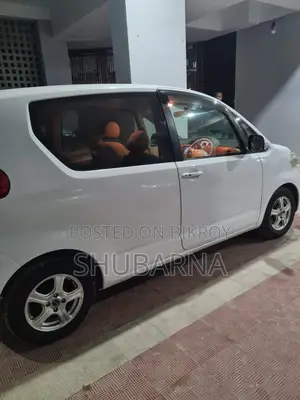 টয়োটা পোর্টে ১.৩ ফ্রন্ট-হুইল ড্রাইভ ২০১০ পার্ল