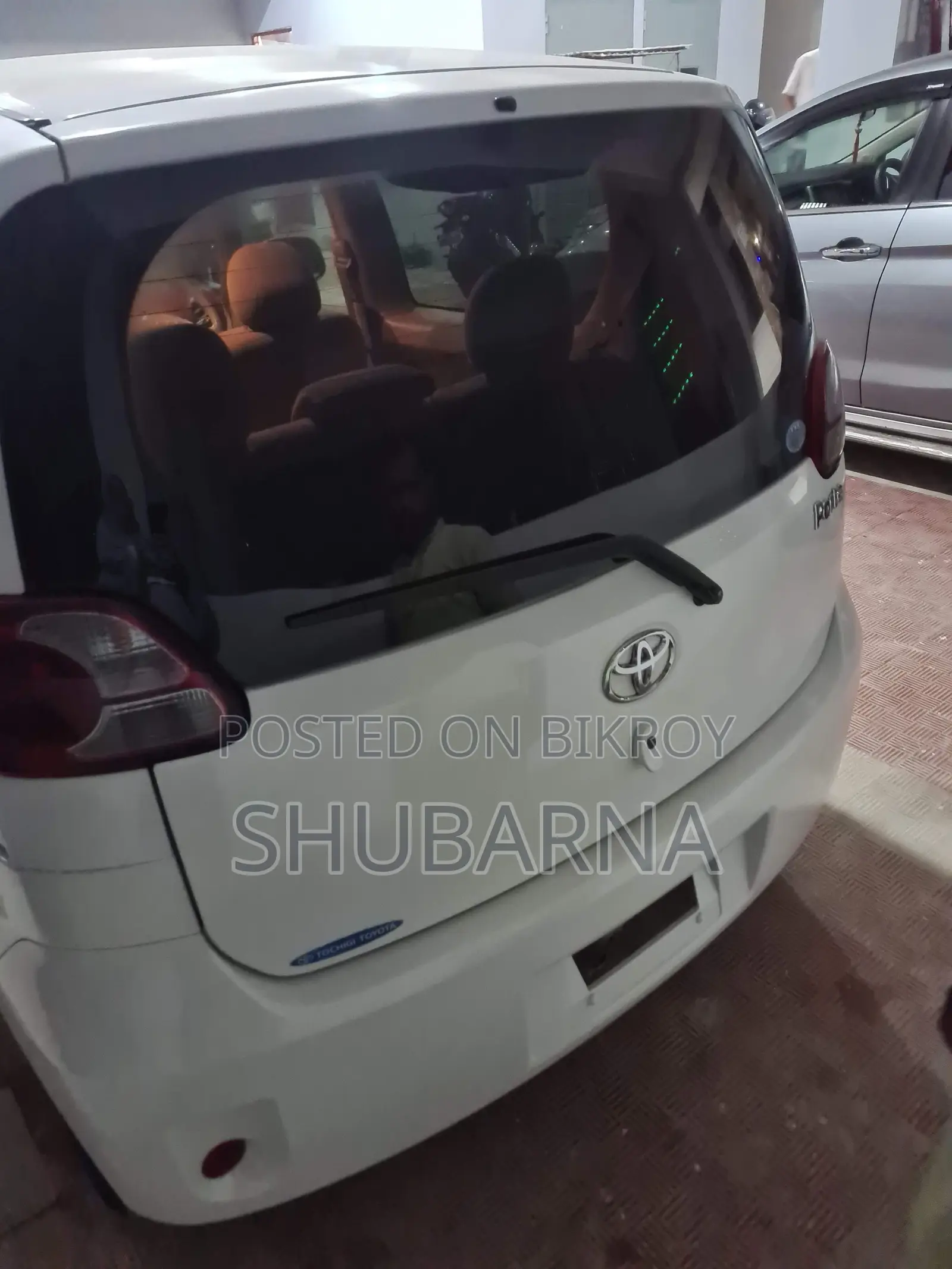 Toyota Porte 1.3 Front-Wheel Drive 2010 Pearl