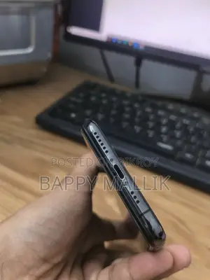 New Apple iPhone XS 64 GB Black
