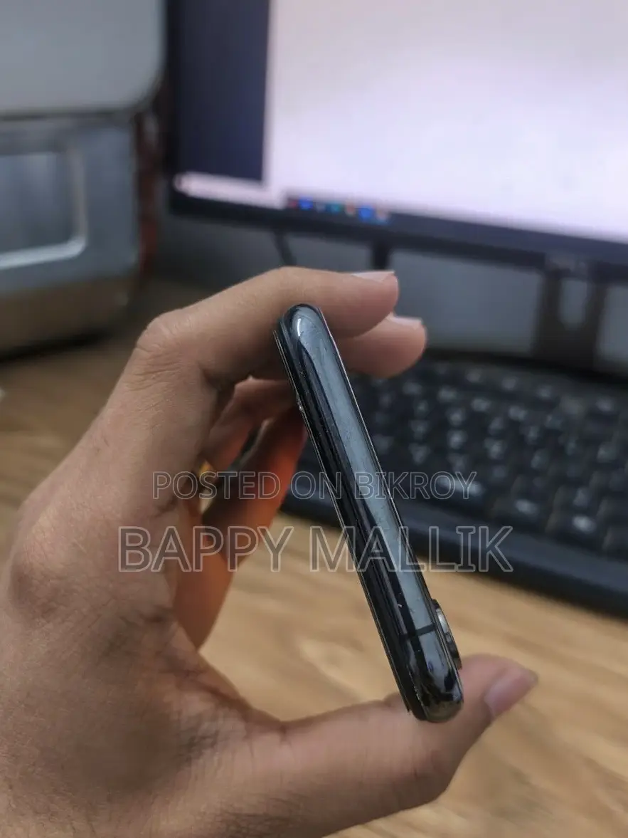 New Apple iPhone XS 64 GB Black