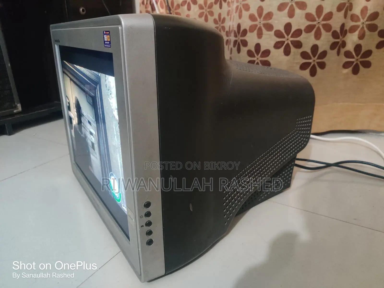 CRT Samsung SyncMaster 793mb - Perfect for Retro Gaming Collectors!