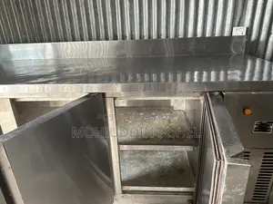 ওয়ার্ক টপ স্টেশন ফ্রিজার