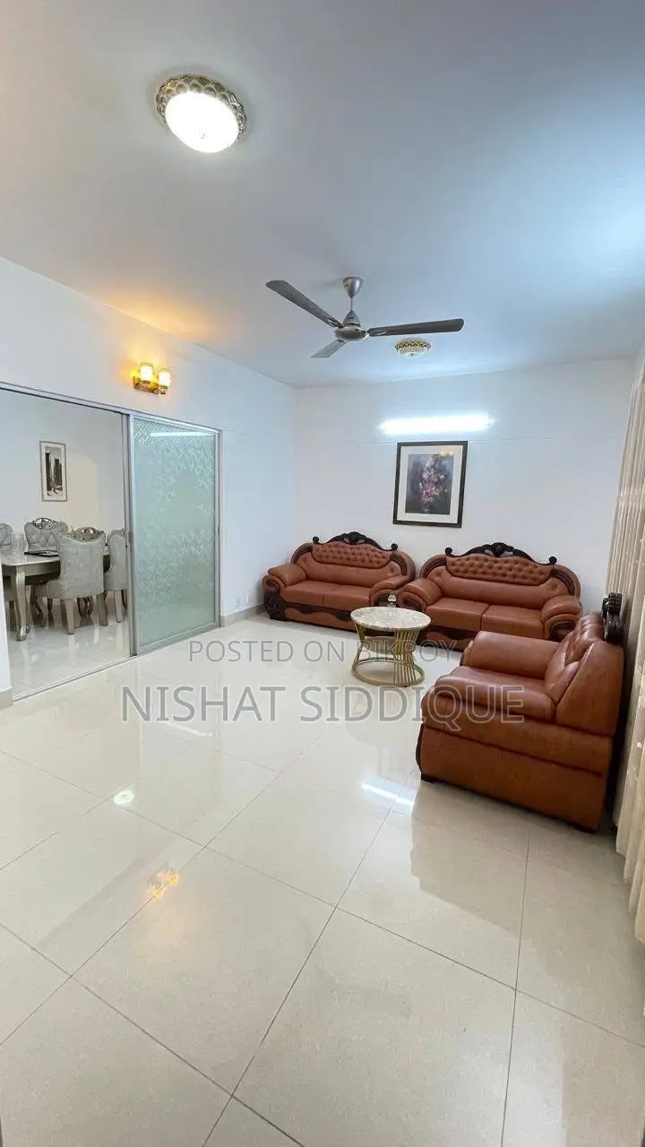 বনানীতে ভাড়ার জন্য আসবাবপত্রসহ ৩ বেডরুমের অ্যাপার্টমেন্ট