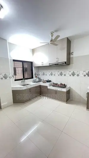 বনানীতে ভাড়ার জন্য আসবাবপত্রসহ ৩ বেডরুমের অ্যাপার্টমেন্ট