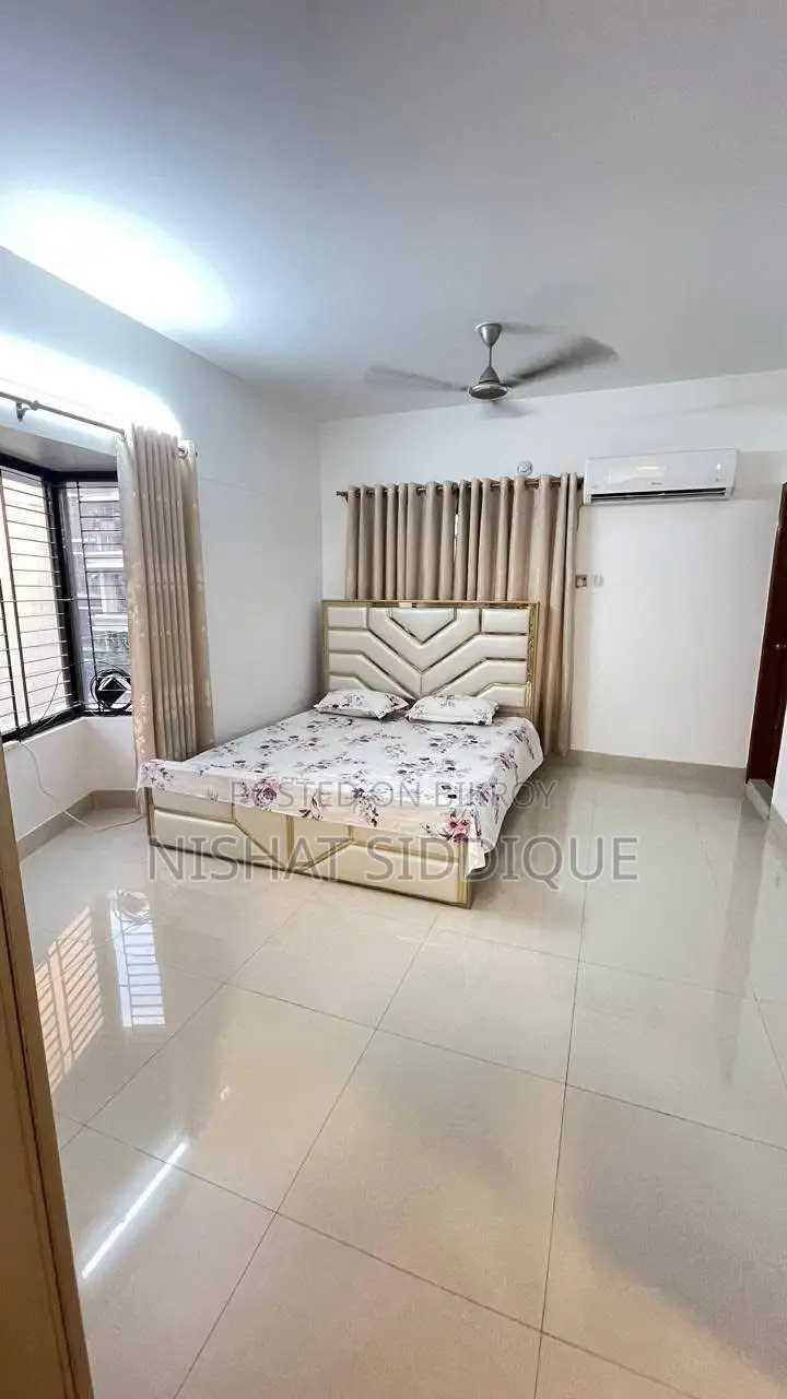 বনানীতে ভাড়ার জন্য আসবাবপত্রসহ ৩ বেডরুমের অ্যাপার্টমেন্ট