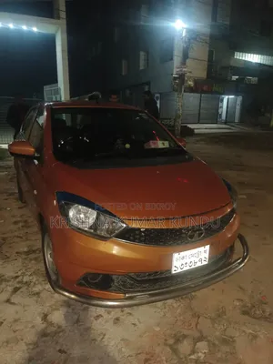 Tata Tiago 2018 Gold
