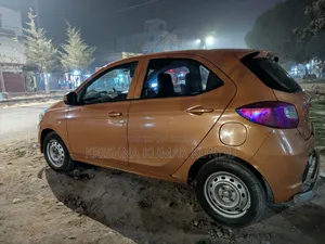 Tata Tiago 2018 Gold