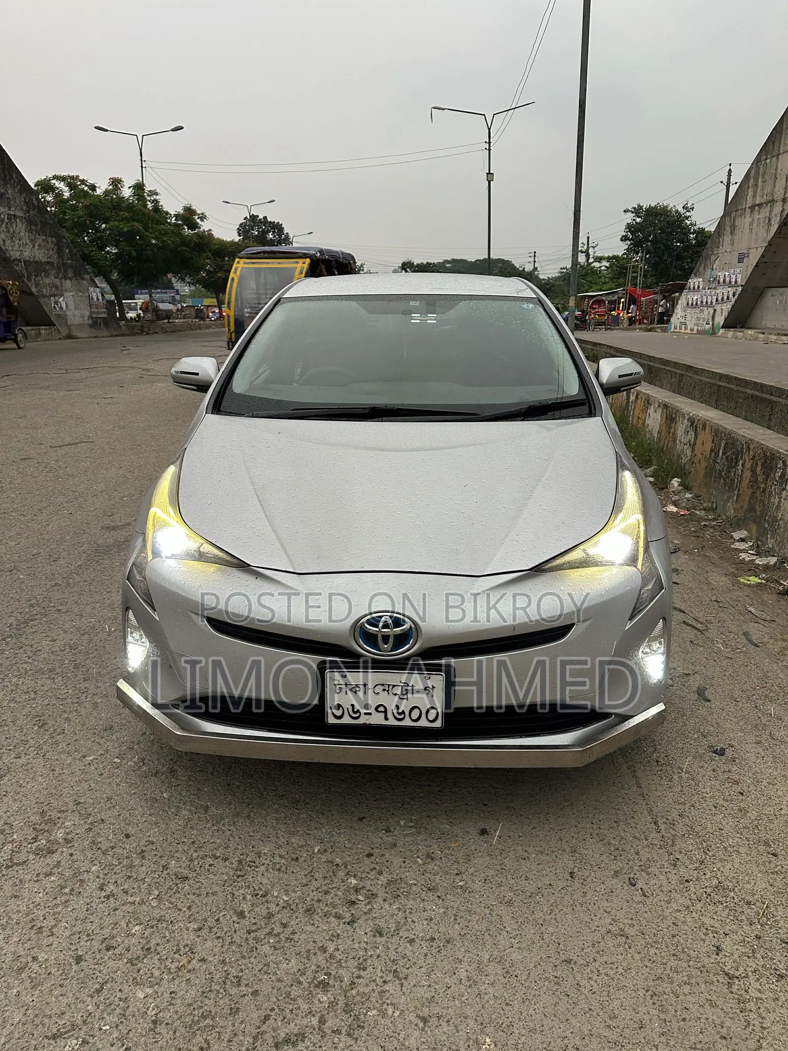 টয়োটা প্রিয়াস ২০১৭ সিলভার