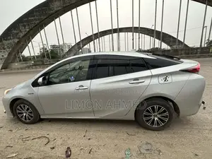 টয়োটা প্রিয়াস ২০১৭ সিলভার