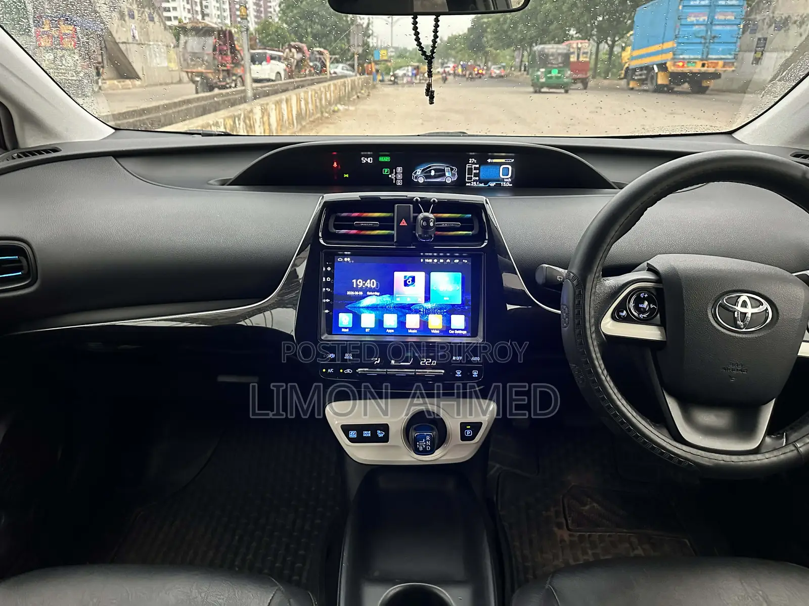 টয়োটা প্রিয়াস ২০১৭ সিলভার