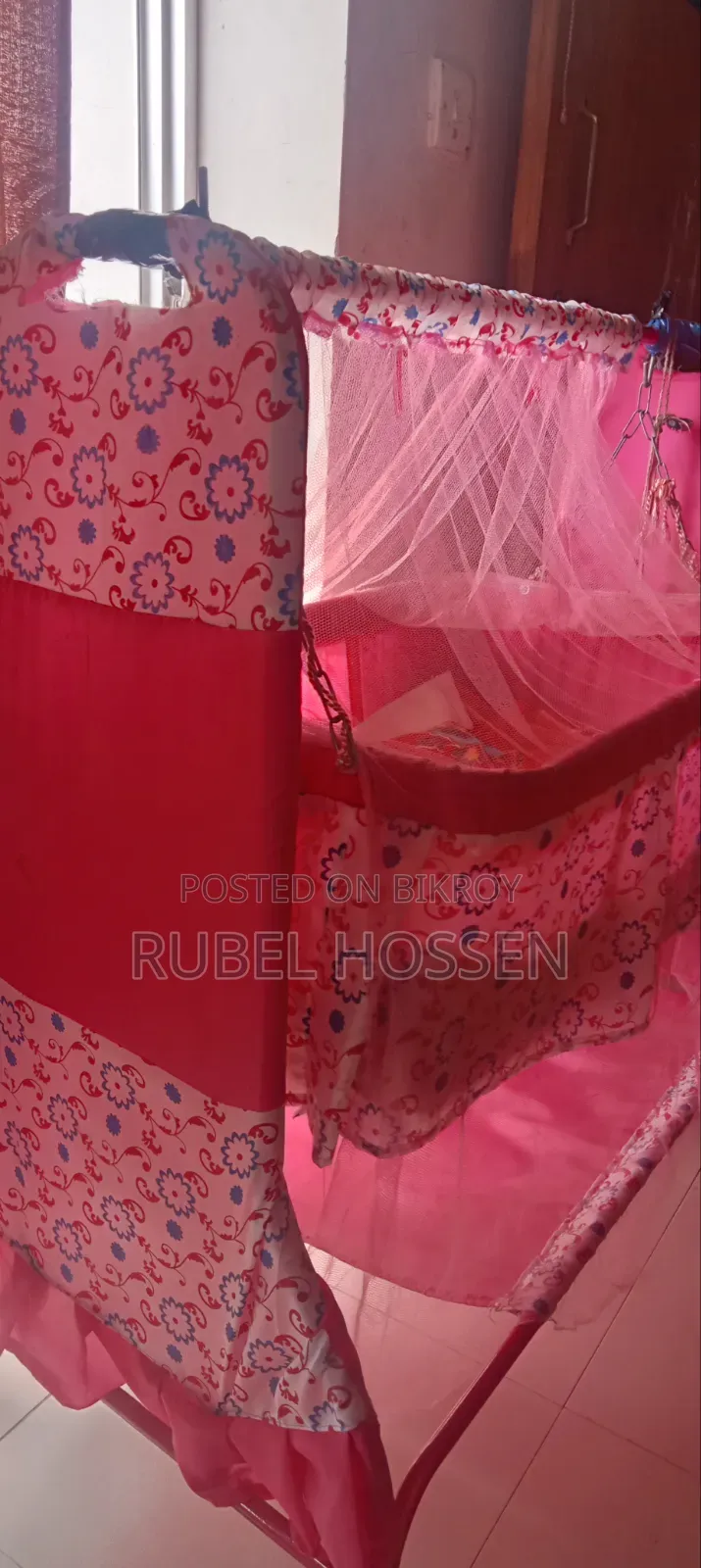 ছোট বাচ্চাদের দোলনা