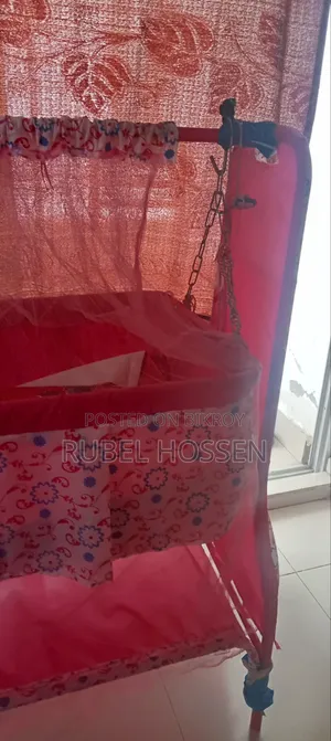 ছোট বাচ্চাদের দোলনা