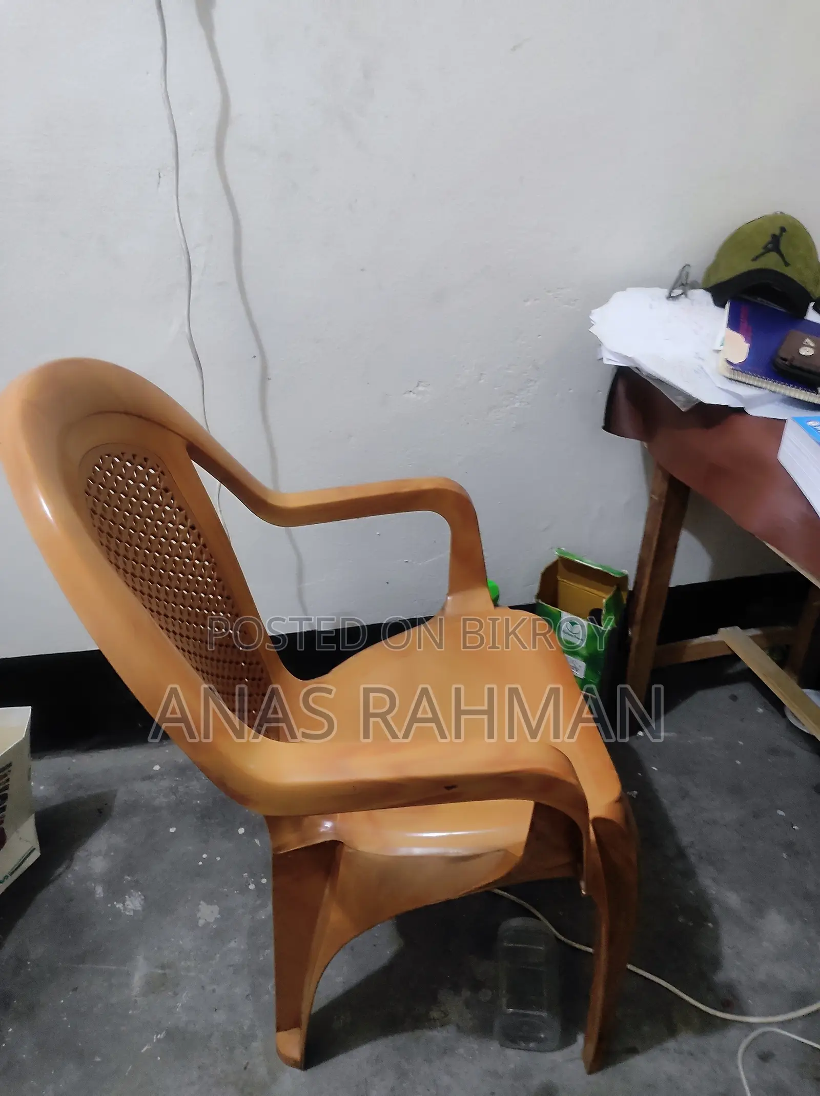 চেয়ার এবং টেবিল