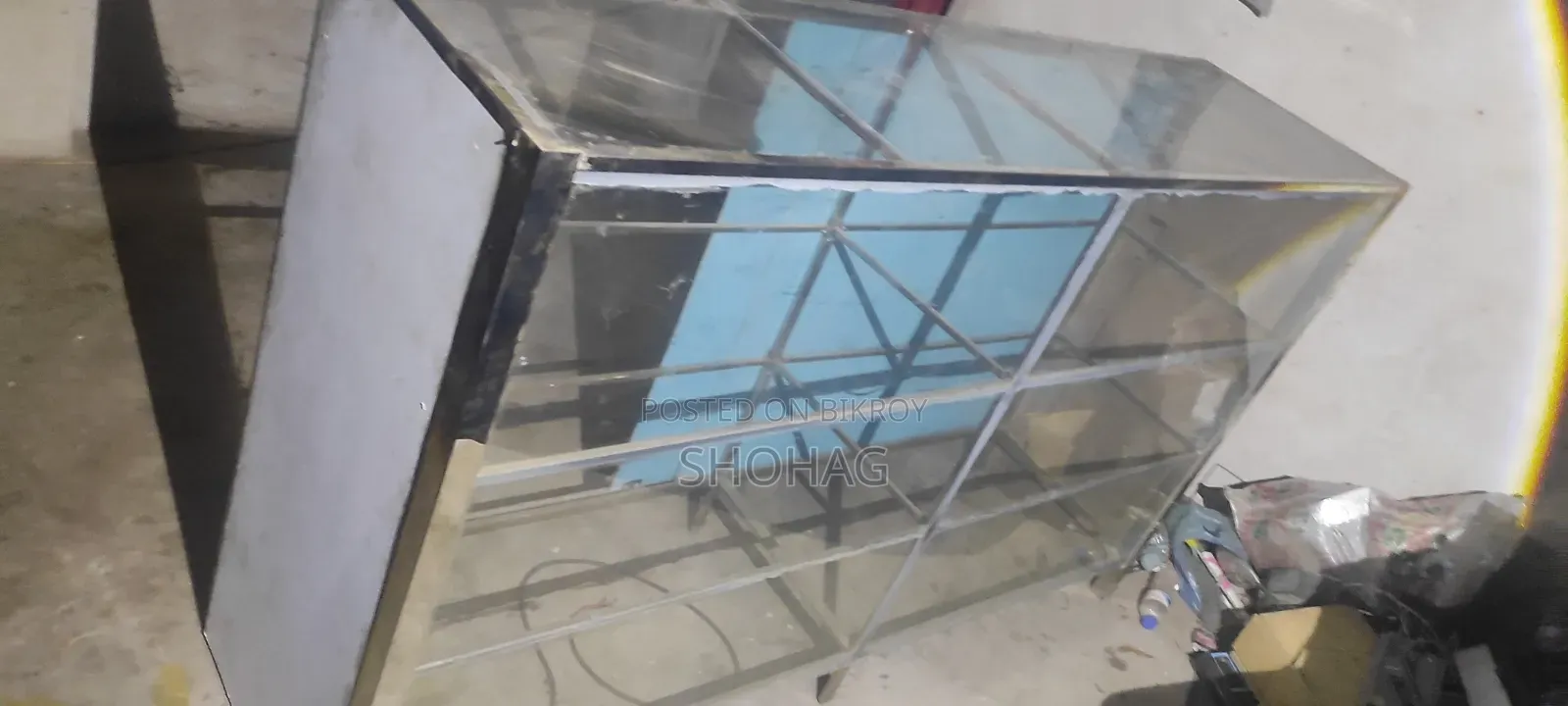কাচের ডিসপ্লে রেক, সোরুম বা দোকানের জন্য,
