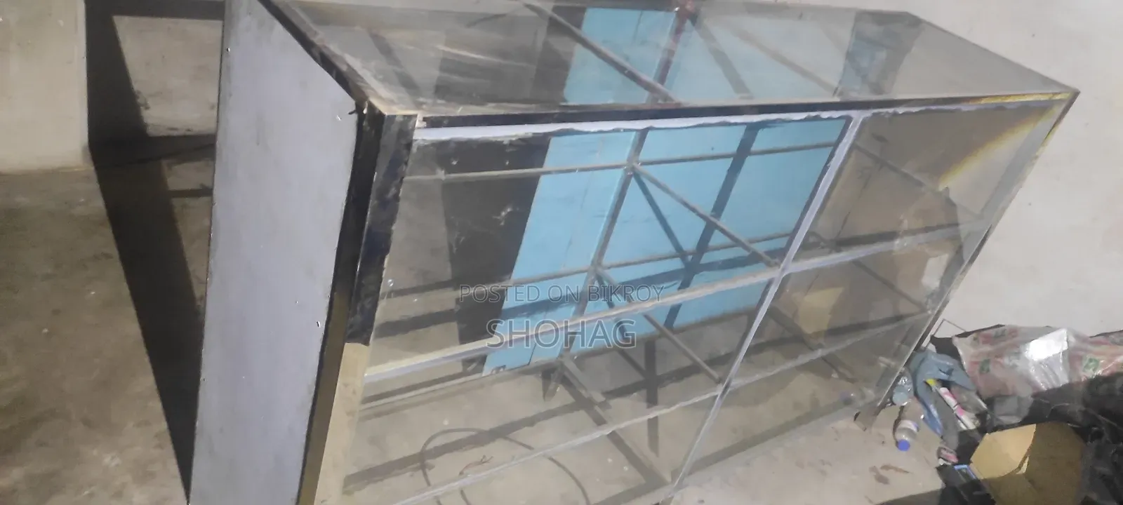 কাচের ডিসপ্লে রেক, সোরুম বা দোকানের জন্য,