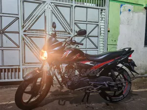 সুজুকি হায়াতে ২০১৯ লাল