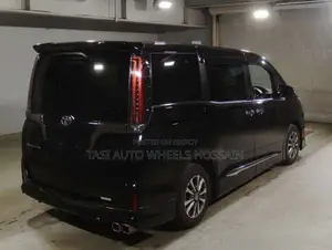 Toyota Esquire 2.0 Front Wheel Drive (7 Seater) 2021 Black