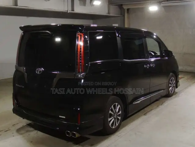 Toyota Esquire 2.0 Front Wheel Drive (7 Seater) 2021 Black
