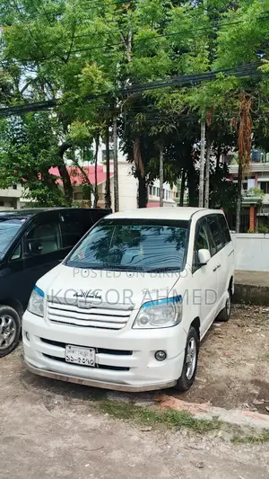 টয়োটা নোয়া ২০২২ অফ হোয়াইট