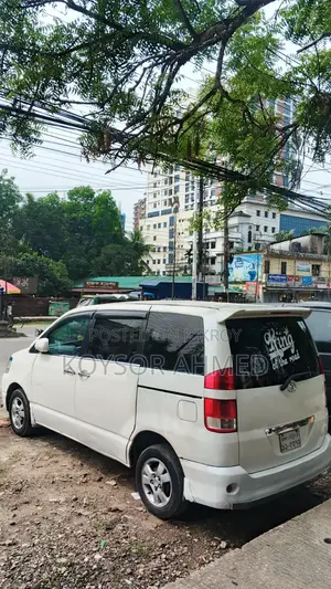 Toyota Noah 2002 Off White