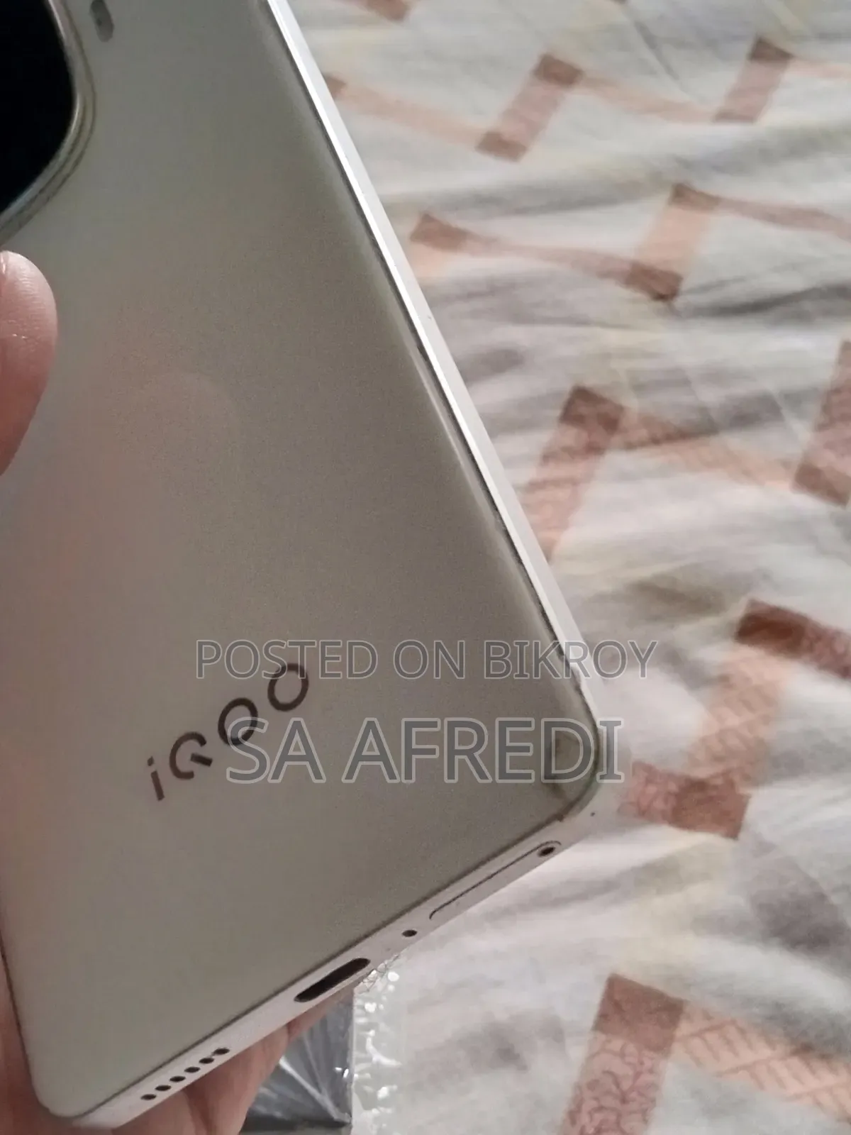 iQOO 256 GB White