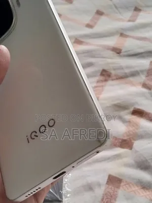 iQOO 256 GB White