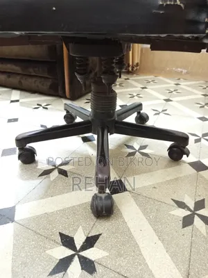 বিক্রয়ের জন্য ব্যবহৃত অফিস রিভলভিং চেয়ার