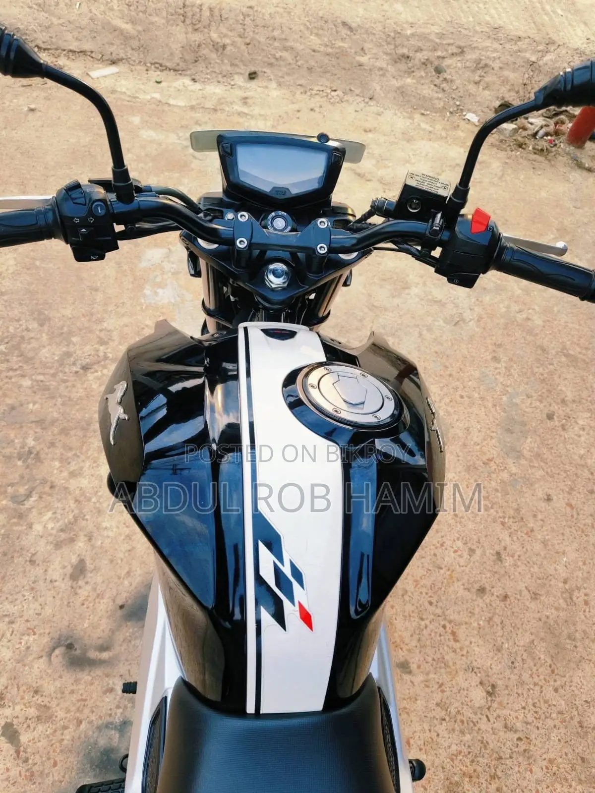 নতুন TVS Apache RTR 160 4V 2026 কালো