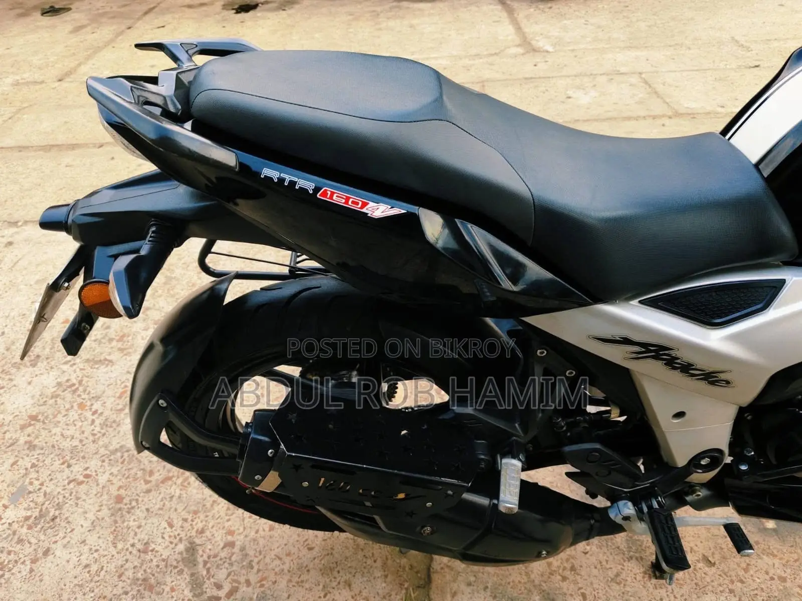 নতুন TVS Apache RTR 160 4V 2026 কালো