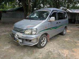 Toyota Noah 2001 Silver