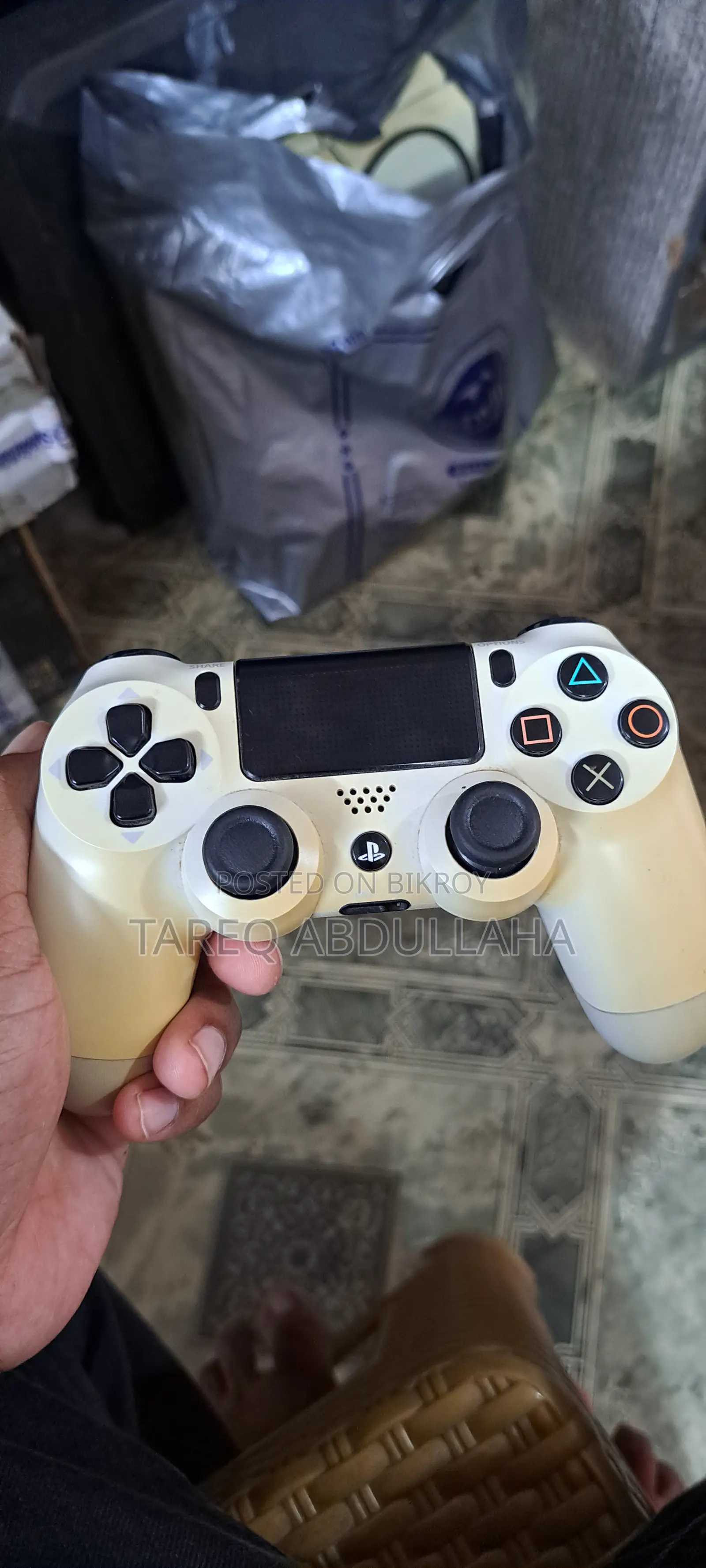 Sony Ps4 With 2 Controlers Urgent Sell