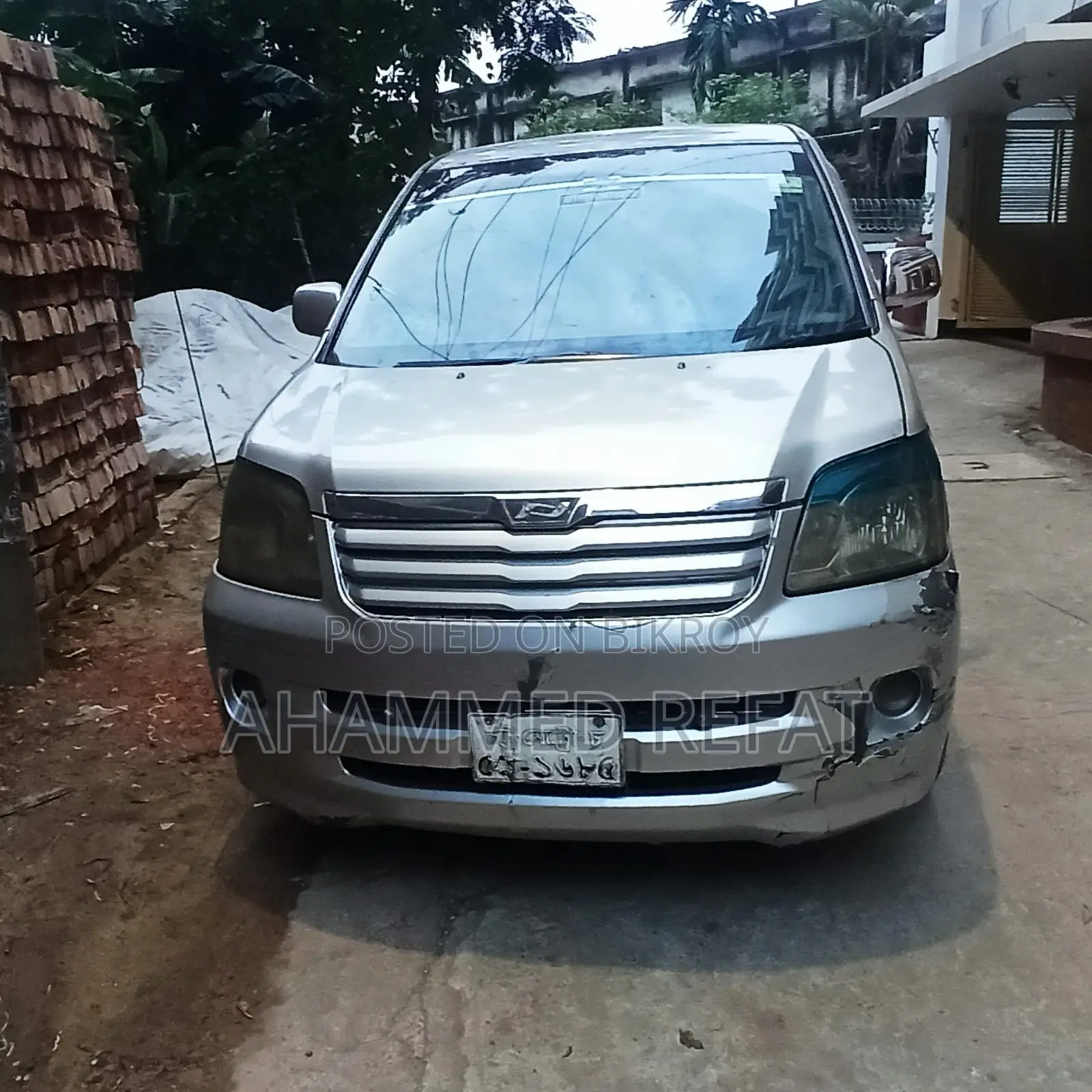 Toyota Noah 2.0 All Wheel Drive (8 Seater) 2004 Silver