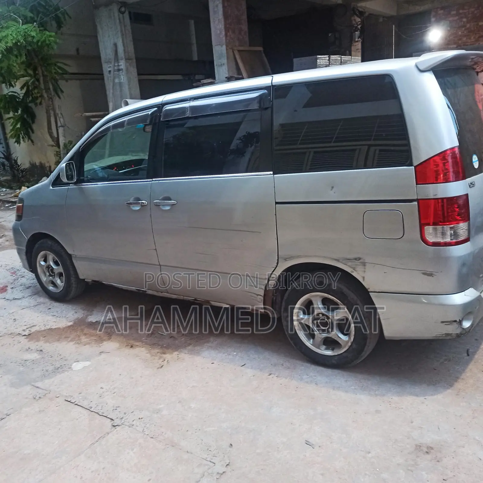 Toyota Noah 2.0 All Wheel Drive (8 Seater) 2004 Silver