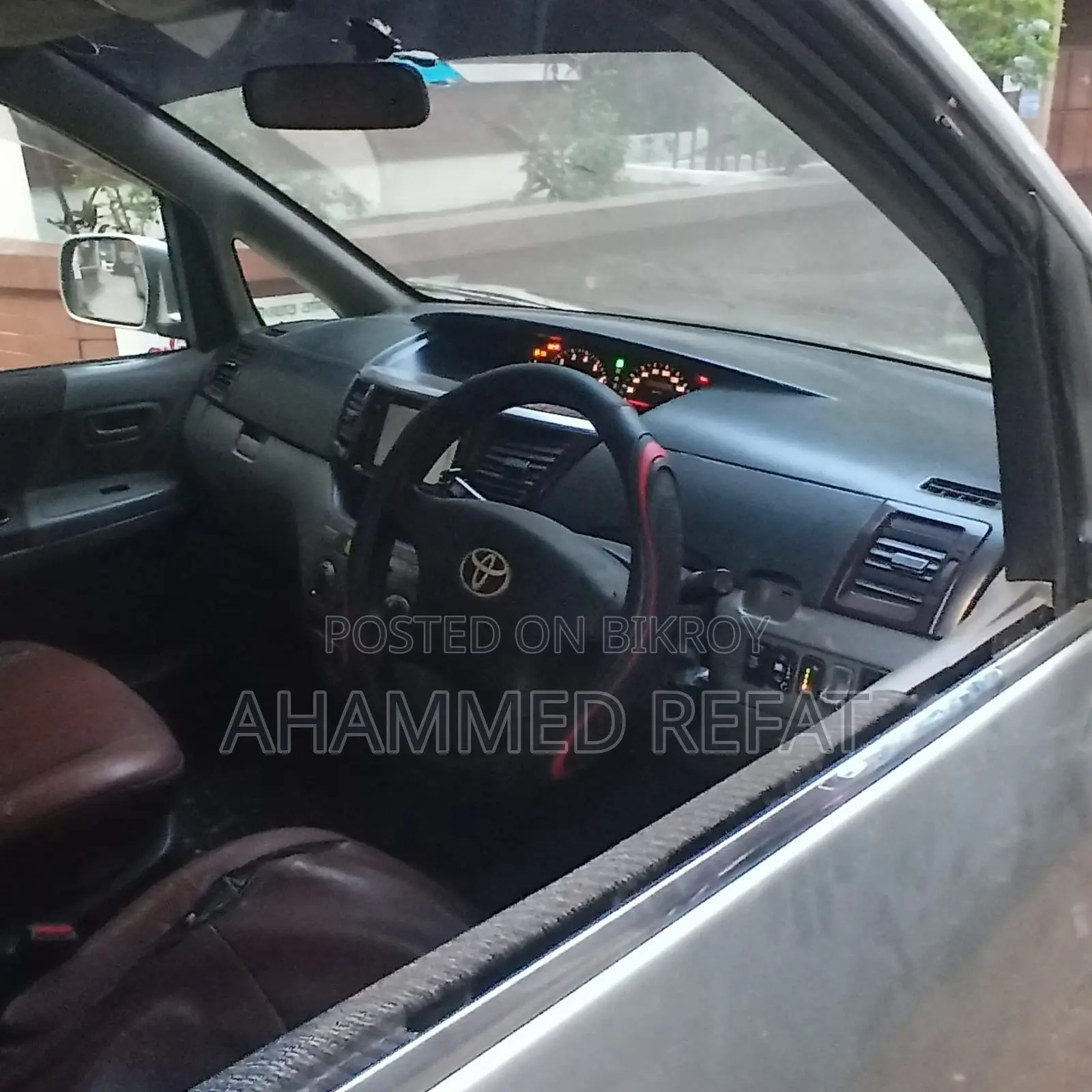 Toyota Noah 2.0 All Wheel Drive (8 Seater) 2004 Silver
