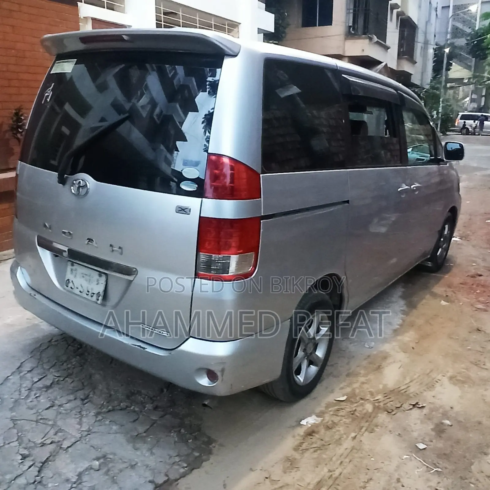 Toyota Noah 2.0 All Wheel Drive (8 Seater) 2004 Silver