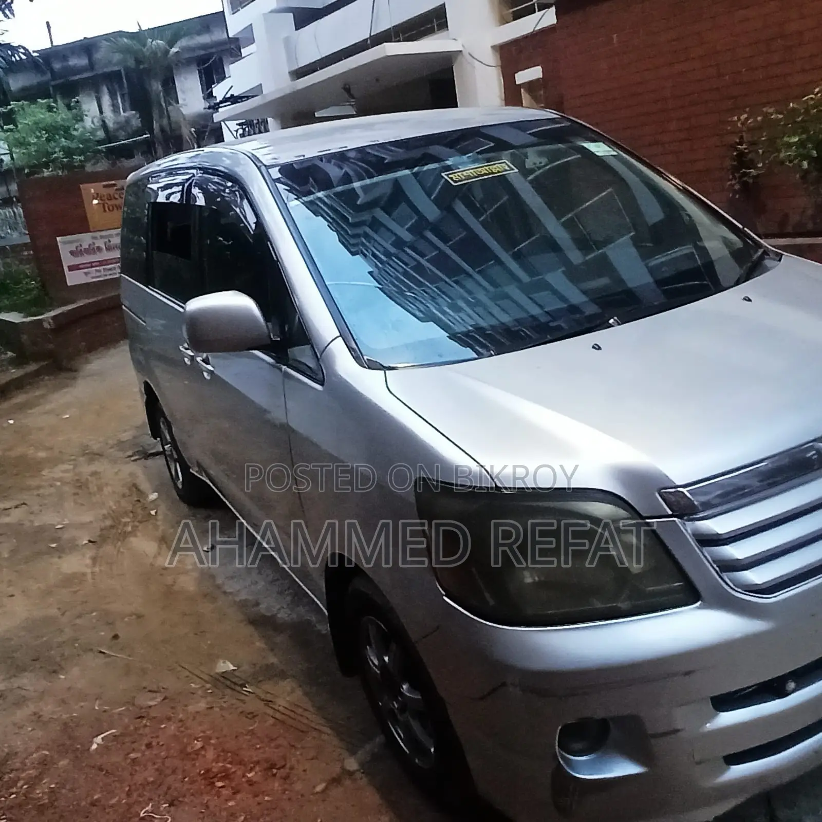 Toyota Noah 2.0 All Wheel Drive (8 Seater) 2004 Silver