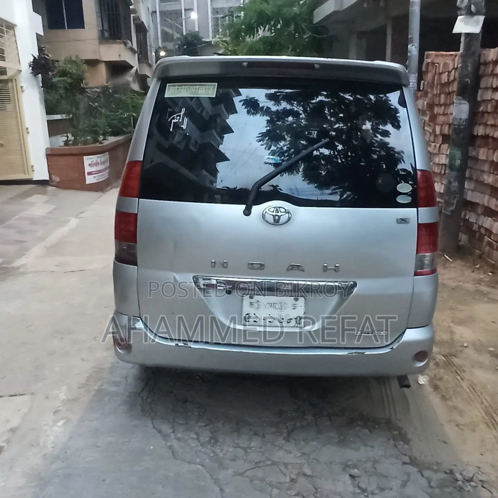 Toyota Noah 2.0 All Wheel Drive (8 Seater) 2004 Silver