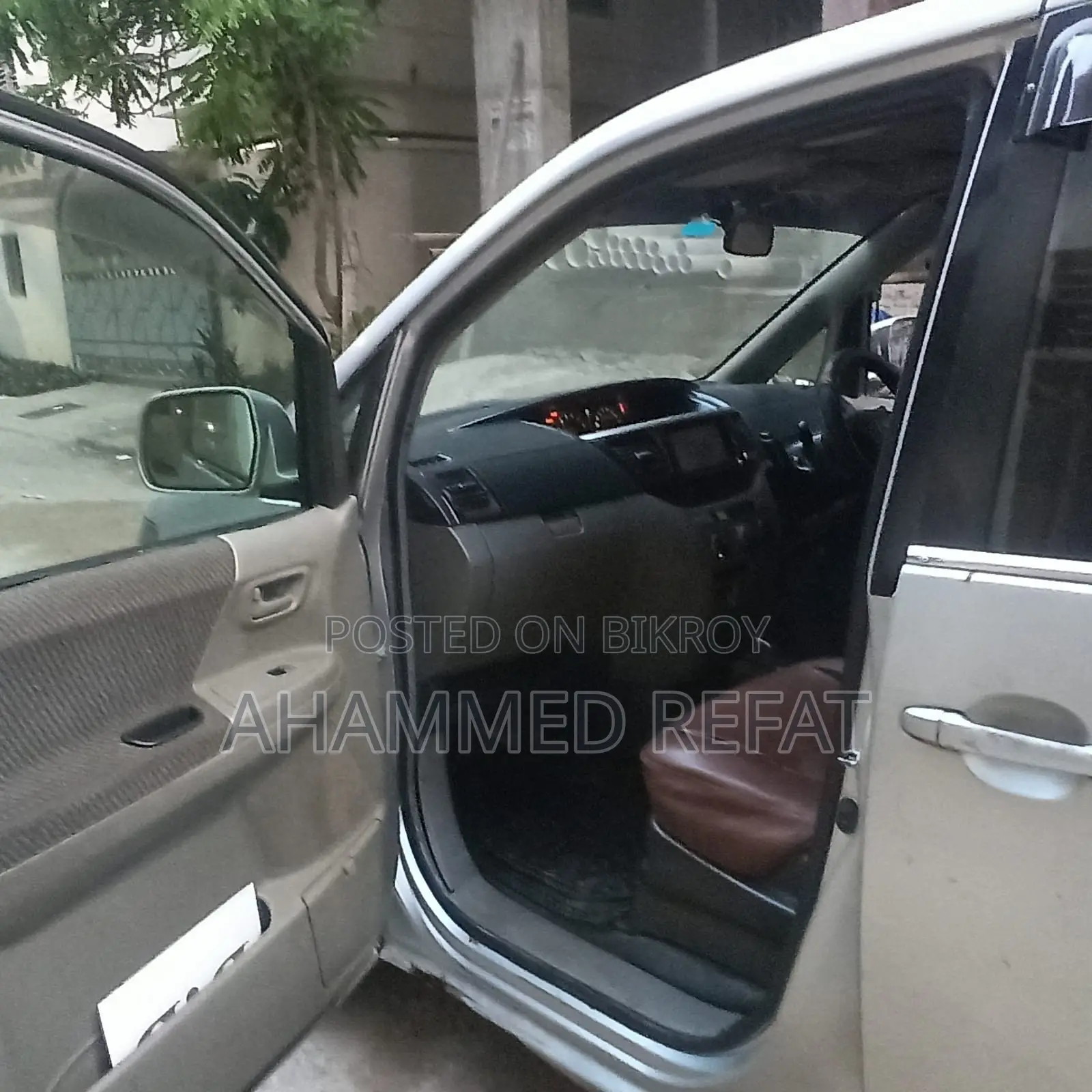 Toyota Noah 2.0 All Wheel Drive (8 Seater) 2004 Silver
