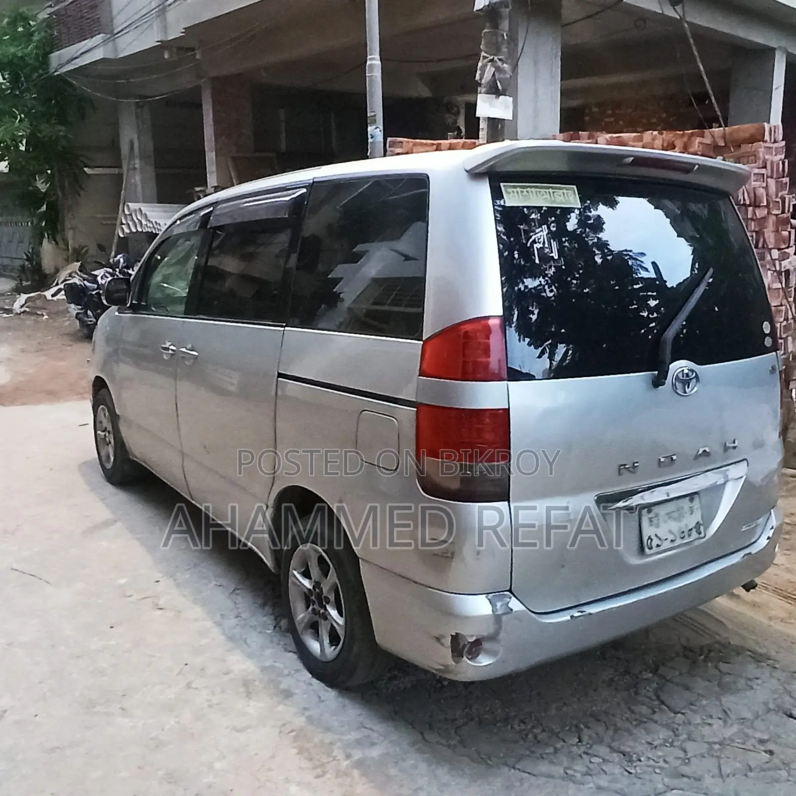 Toyota Noah 2.0 All Wheel Drive (8 Seater) 2004 Silver